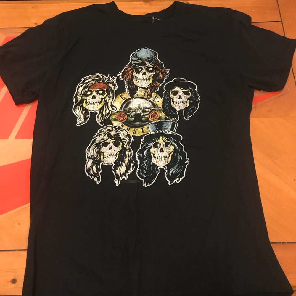 Medium guns and roses tour tee